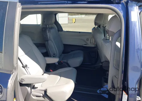 2021 Toyota Sienna Xle z USA, uszkodzony, nr VIN 5TDJRKEC2MS023873